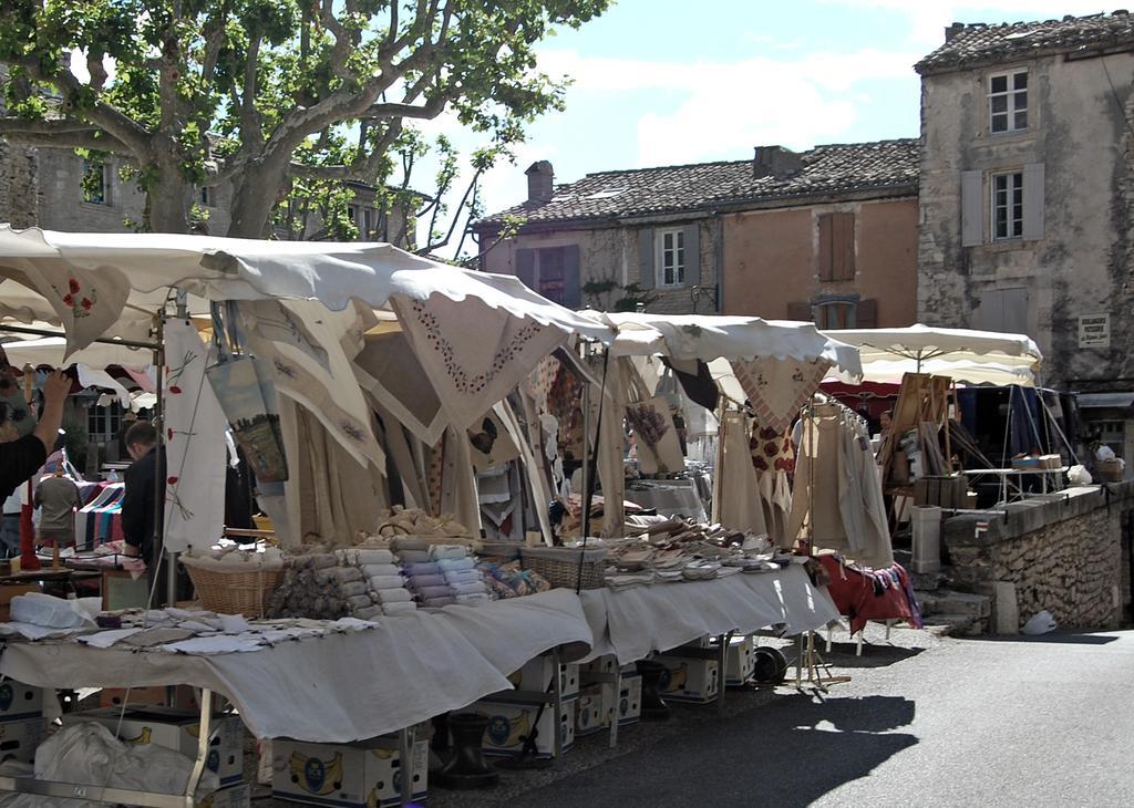 Cyprès du Paradis à Gordes Exterior foto